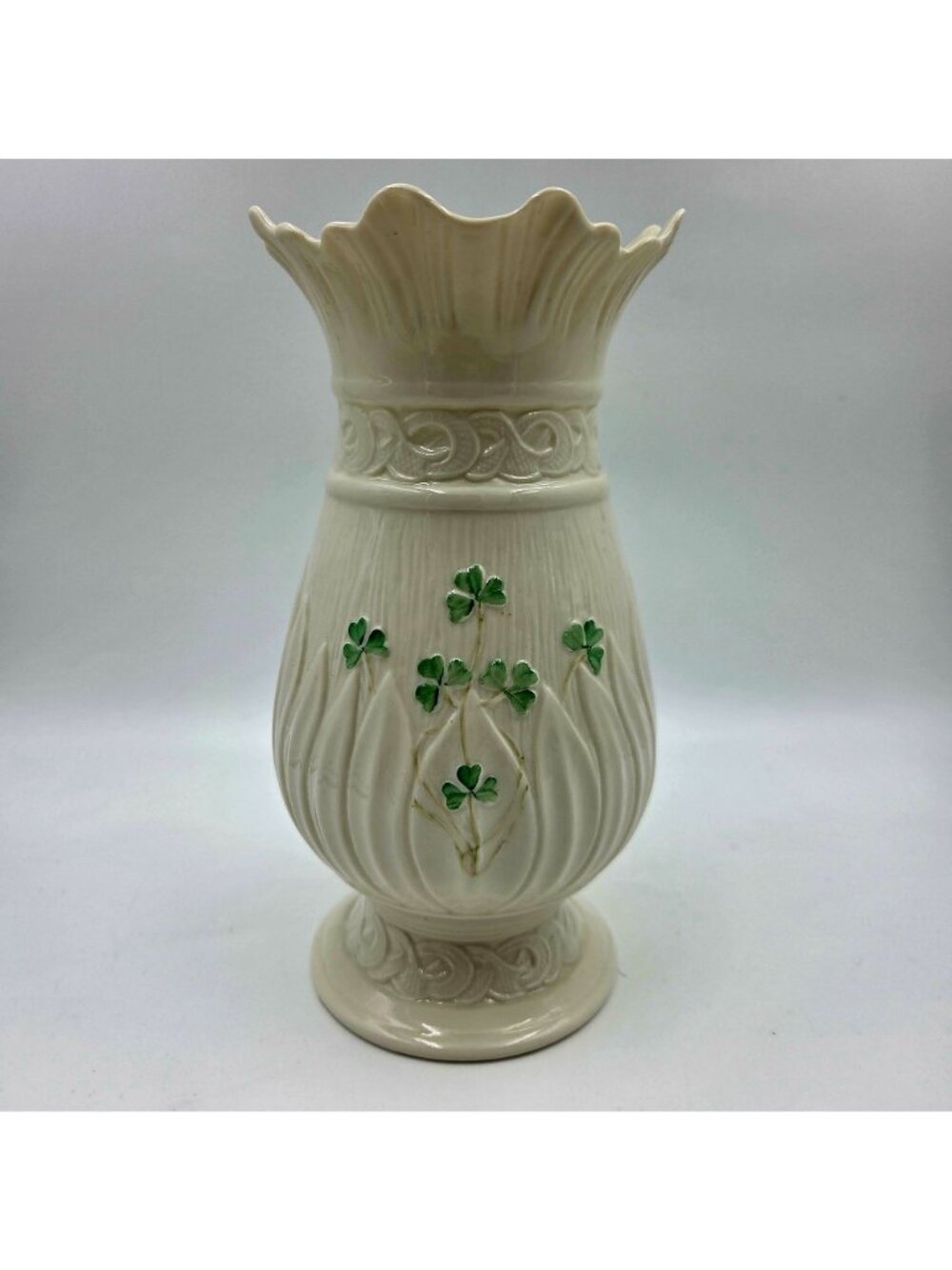 Belleek Shamrock Ireland 1996 Liscannor Vase No. 2088 - Picture 2 of 8